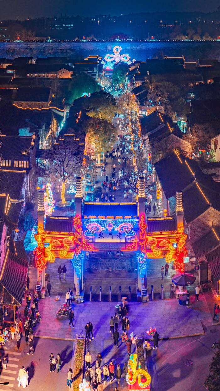 灯彩璀璨的老门东。南京文旅供图