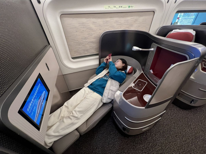 商务座可切换坐姿、半躺、平躺三种模式。