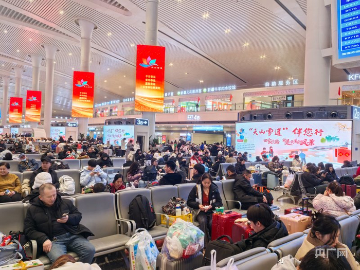 乌鲁木齐站实施了“客运服务提质补强”工程  （央广网记者  丁安  摄）