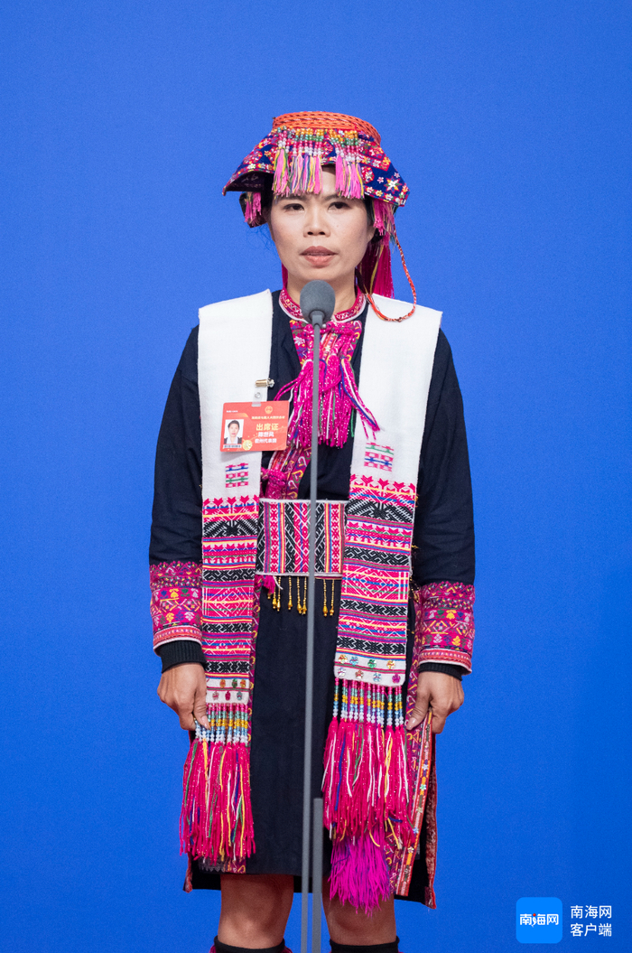 儋州市南丰镇马岭排苗族村委会妇联主席陈世凤。记者 李昊 摄