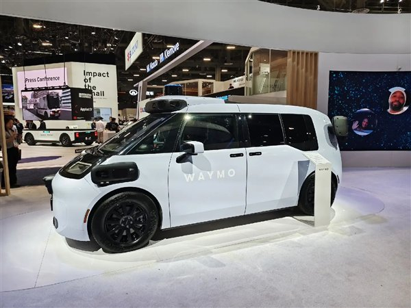 无方向盘和驾驶员座位，极氪 RT 代表着自动驾驶车型的未来｜图片来源：极客公园