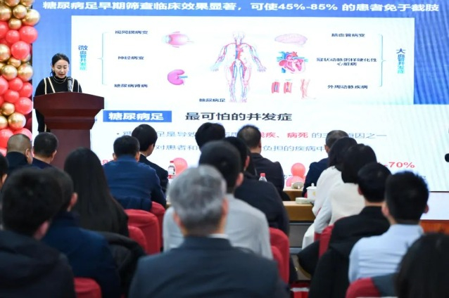 美国百特公司北大区经理赵炜晓校友现场做项目推介