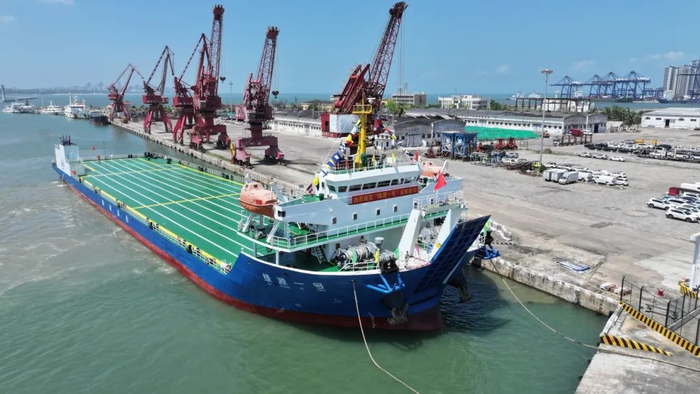 “绿源一号”平板货船。图源：海峡股份