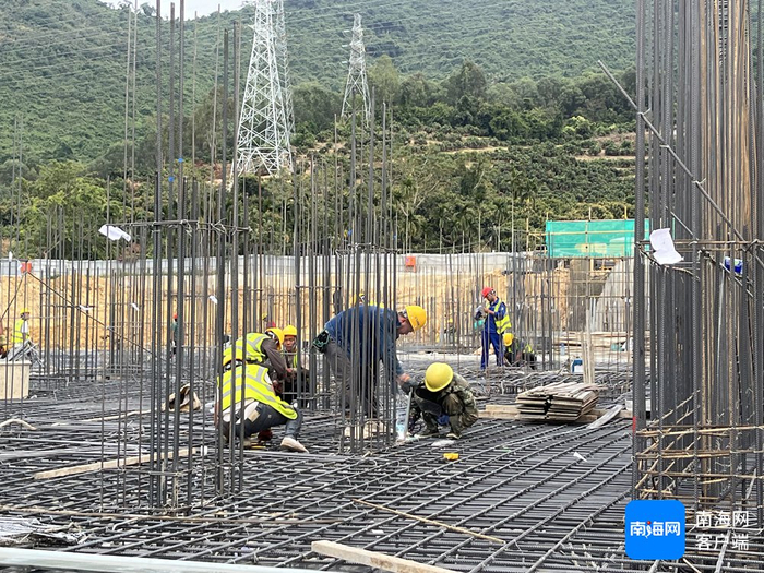 三亚市吉阳区海罗安置区（一期）项目施工现场。记者 刘子榕 摄