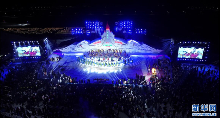 1月15日晚，乌兰察布市第二届冰雪游客那达慕活动现场，新华网发（王锦业 摄）