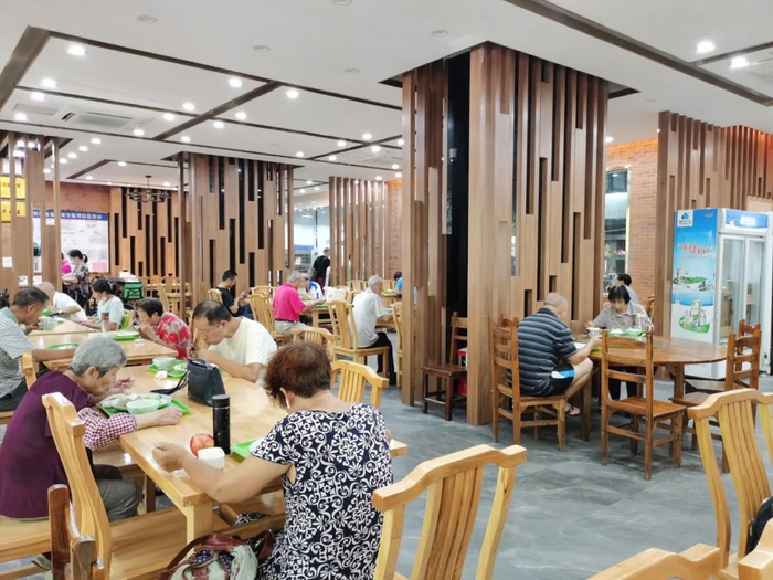 禅城区惠景长者饭堂。图/佛山市民政局