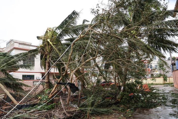 2024年9月7日，文昌铺前镇受超强台风“摩羯”侵袭。 新华社记者 张丽芸 摄