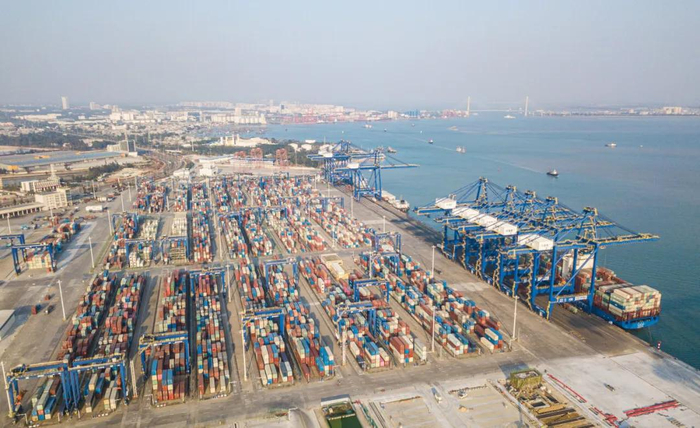 1月11日在海南洋浦经济开发区拍摄的洋浦国际集装箱码头（无人机照片）。蒲晓旭摄（新华社）