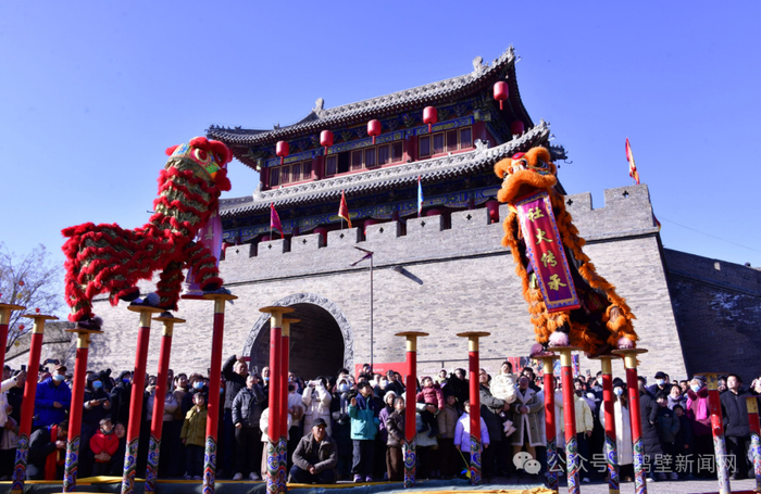 △舞狮 鹤壁日报社记者 赵永强 摄