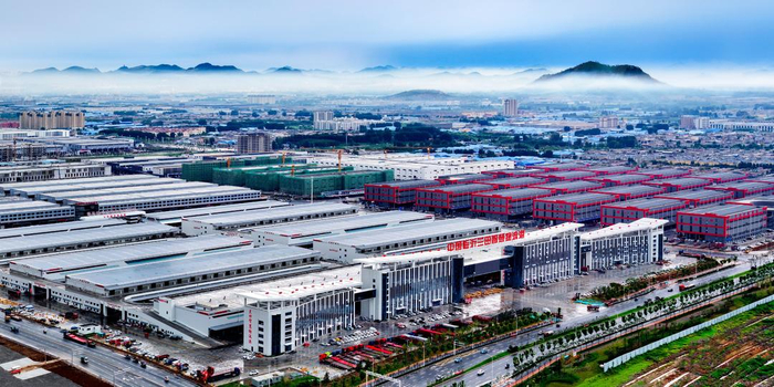 临沂现代物流城一期建成运营后，有1600余家企业搬迁进驻。