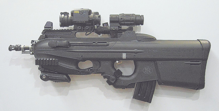 　　FN F2000突击步枪