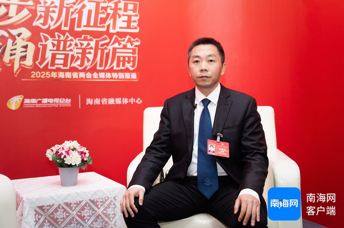 　　海南省人大代表，中共临高县委副书记、政法委书记李捷。记者 李昊 摄