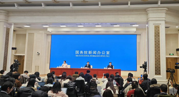 图为国新办举行新闻发布会，介绍2024年国民经济运行情况