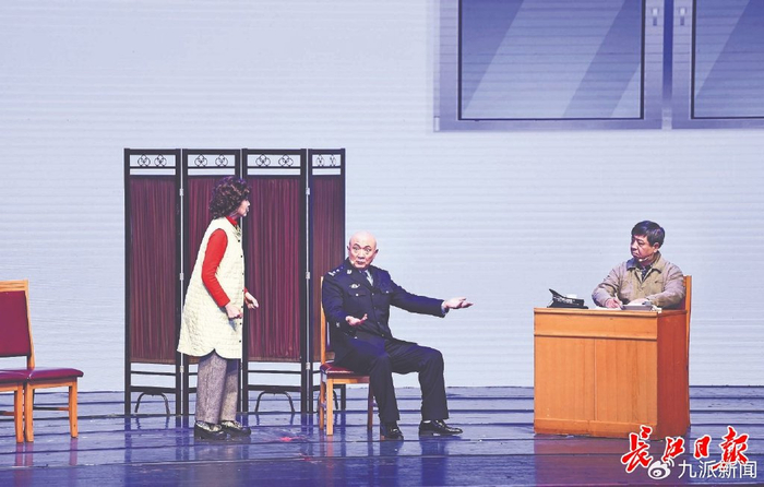 2019年，《向人民汇报——周锦堂小品晚会》演出现场。长江日报资料图