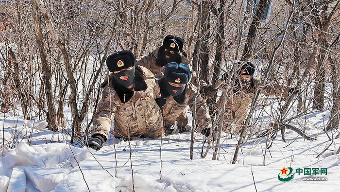 该站官兵执勤途中。张家鑫摄