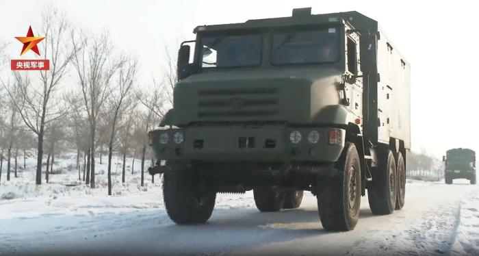 新型野战炊事车。图/央视军事