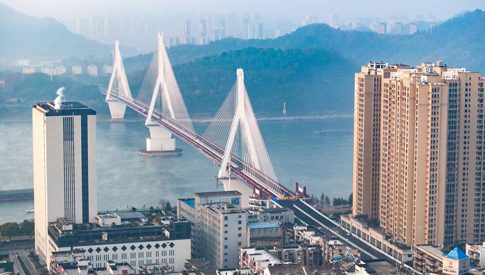 宜昌夷陵长江大桥。（湖北日报全媒记者 刘曙松 摄）