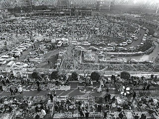 图片说明2： 2024年12月14日，江苏省连云港市东海县淘晶广场 （视觉中国）