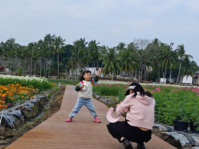 开心打卡，乐在其中。记者 苏桂除 摄