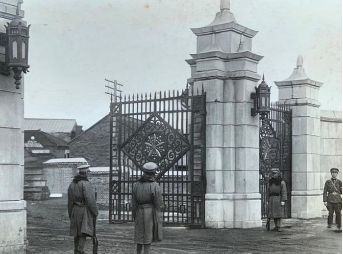 伪满时期的伪满皇宫宫门——莱薰门