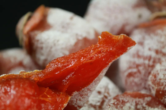 他们愿意等待，让自然与时光赋予这柿饼以甘甜。