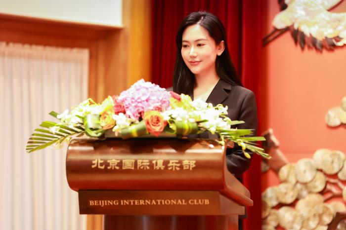 徐萌女士向来宾致词 （供图单位： 缘梦基金会）