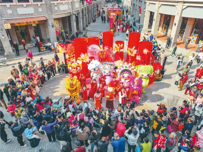1月19日，广西（梧州）岭南风情文化旅游季暨“梧现精彩”文体旅促消费系列活动在骑楼城十字街启动（无人机照片）。何鎏 摄