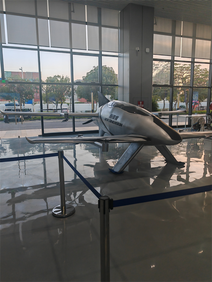 公共服务中心一层展厅内的展品