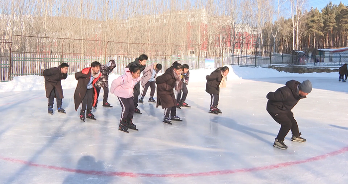 冰上体育课（央广网发  袁晓玲  摄）