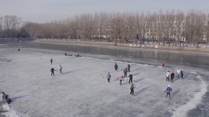 七台河室外冰场（央广网发  袁晓玲  摄）