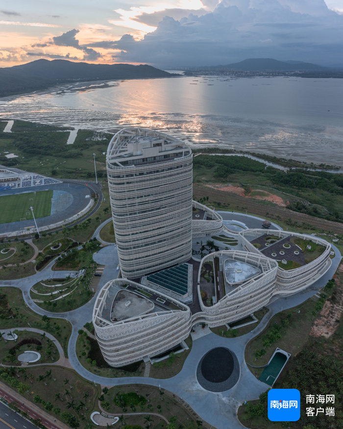 海南陵水黎安国际教育创新试验区图书馆。海南陵水黎安国际教育创新试验区图书馆供图
