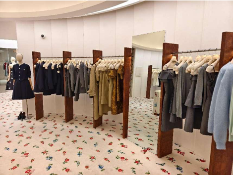 2025年1月17日，上海，SHUSHU/TONG 旗舰店。  本文图片均为 张云鹏 摄