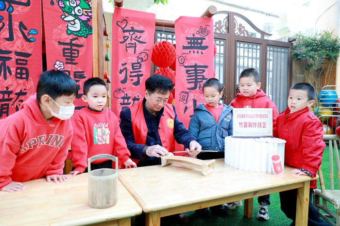 云霄县文化馆开展“非遗暖冬进校园 欢喜悦享迎龙年”非遗文化进校园活动