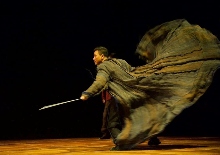 《哈姆雷特》剧照 图据胡军微博