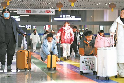 北京朝阳站交通枢纽迎来开通后的首次春运