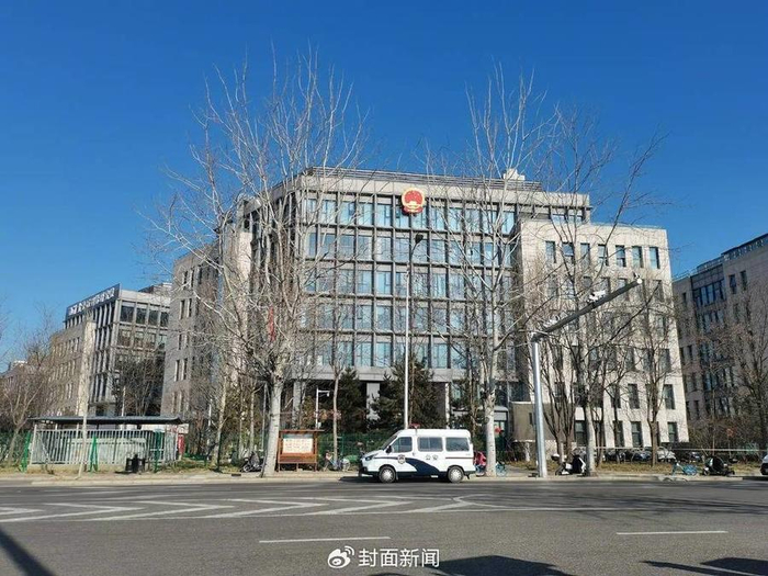法庭门口