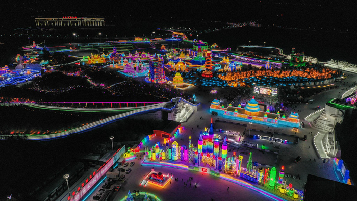 这是2024年12月17日拍摄的长春冰雪新天地（无人机照片）。新华社记者 张楠 摄