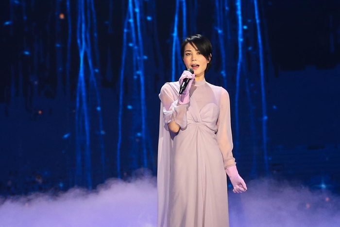 2018年央视春晚舞台上的王菲 图据IC