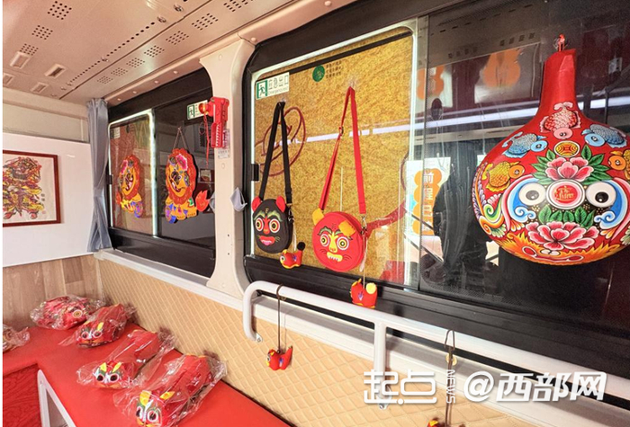 “巳巳如意”非遗主题观光车