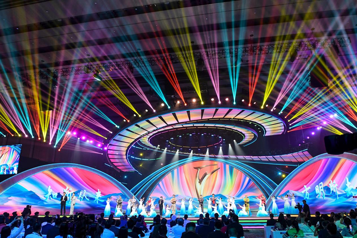 2024年9月1日，第十九届中国长春电影节闭幕式暨颁奖典礼在长春国际影都金色大厅举行。新华社记者 张楠 摄