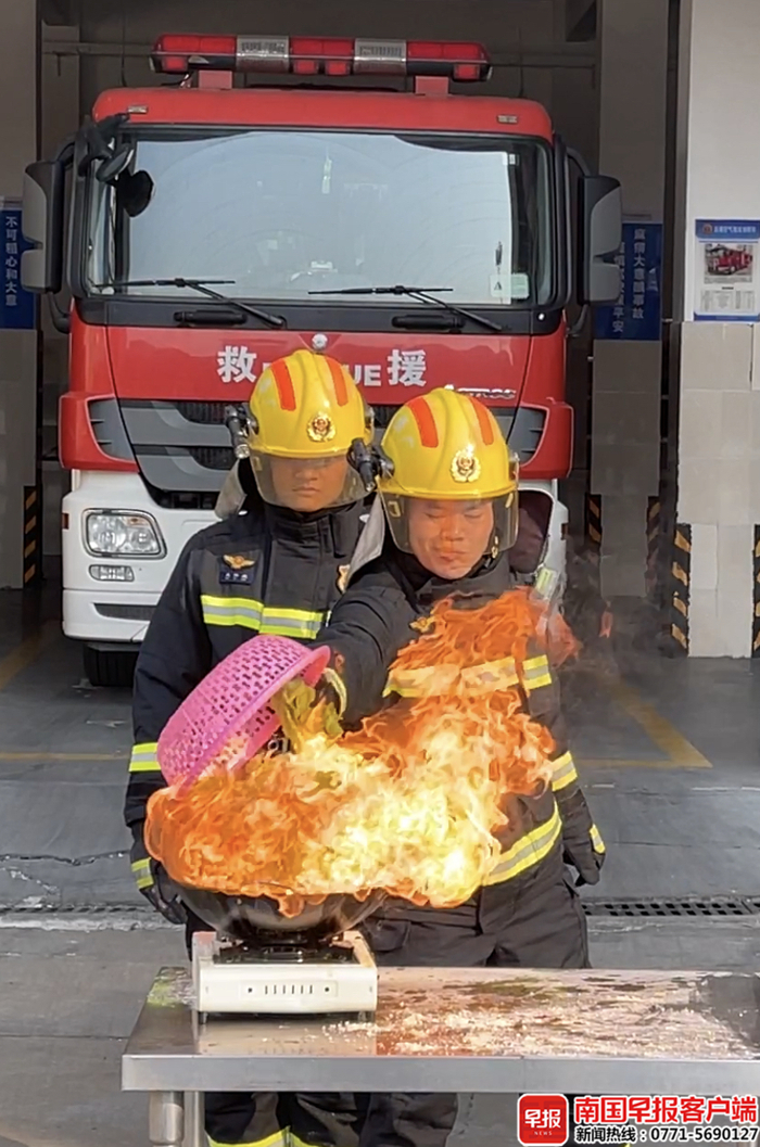 消防员用青菜灭火。