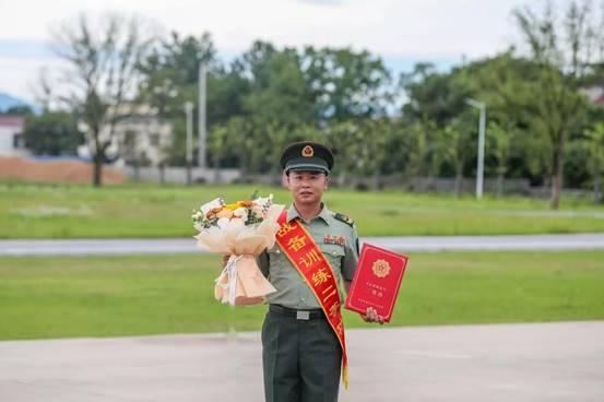 东山县好儿郎：兵教头”郑艺龙、武教头”朱获得了同里二等功(图2)