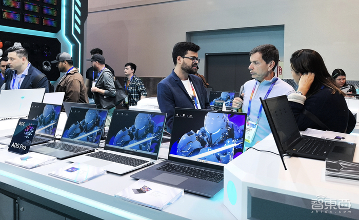 ▲雷神科技CES展台