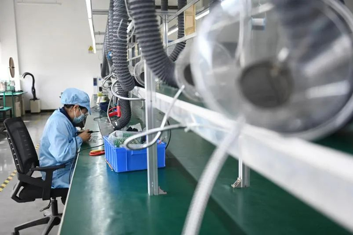 中储恒科传感器电装车间工作现场