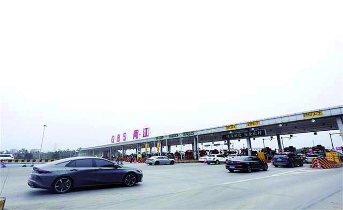     G85银昆高速重庆两江主线收费站