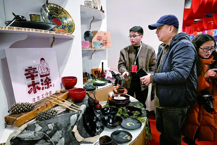     “漆”主题“如漆而遇·雕漆艺术珍品展”    据新重庆-重庆日报