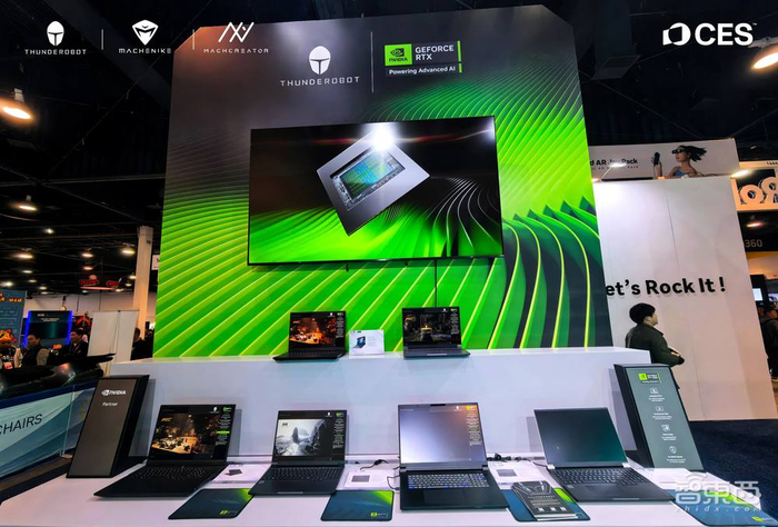 ▲雷神科技CES上搭载英伟达GeForce RTX 50系列的产品