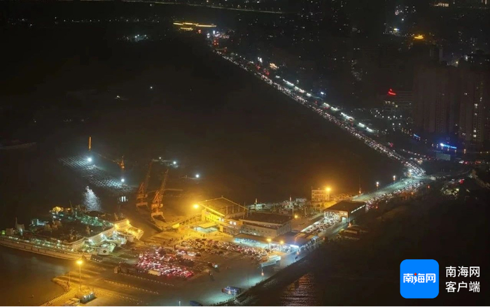 海安新港通宵作业。徐闻港供图