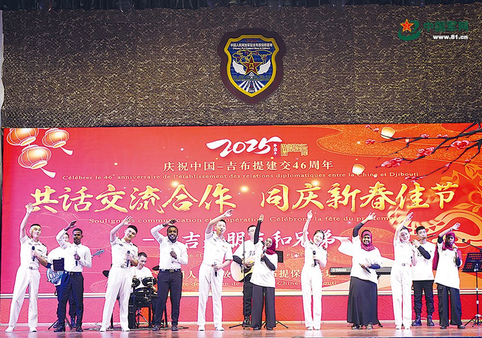 　　中吉青年合唱《友谊地久天长》。沈  奥摄