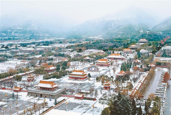 2025年初雪来了 雪中的终南山古楼观历史文化景区  记者谢伟 通讯员陈丽华